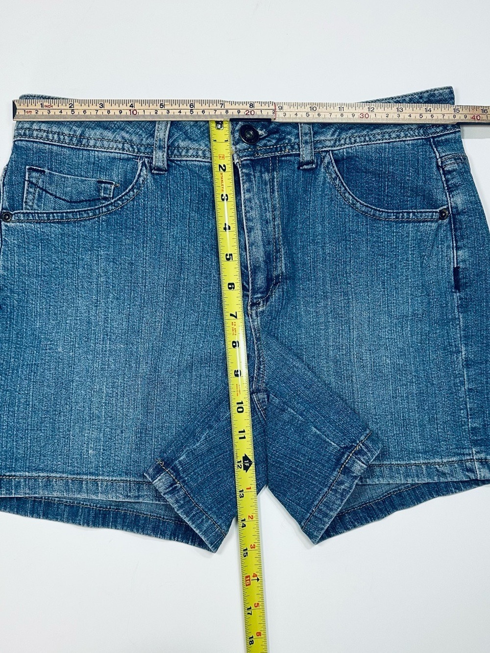 St. John’s Bay Stretch Denim Shorts Women’s Size 10 Blue Mid Rise Jean Shorts - Picture 3 of 11